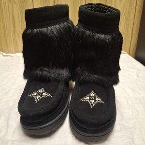 Manitobah Women's Sz 10 Winter Boots Cowhide Suede Rabbit Fur mid-calf